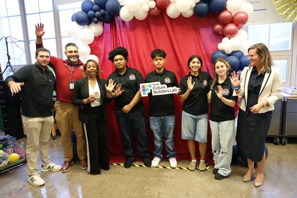 Students, DPSCD Foundation leaders and Ford partners gathered at the Ford Future Builders Lab dedication